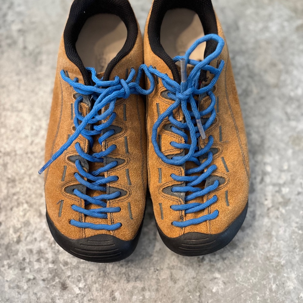 Keen jasper Tan Sneakers with Blue Laces